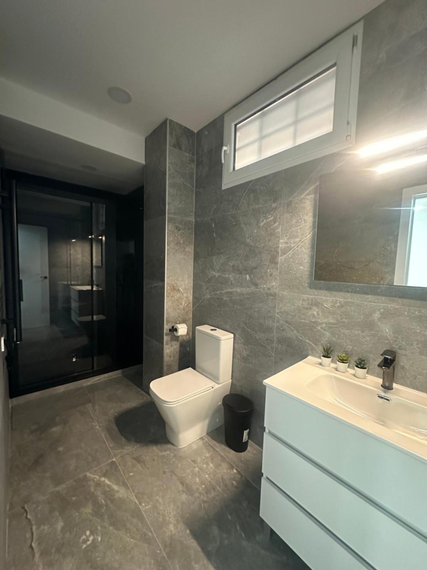 Alojamiento Fantasia Madrid Ngoại thất bức ảnh