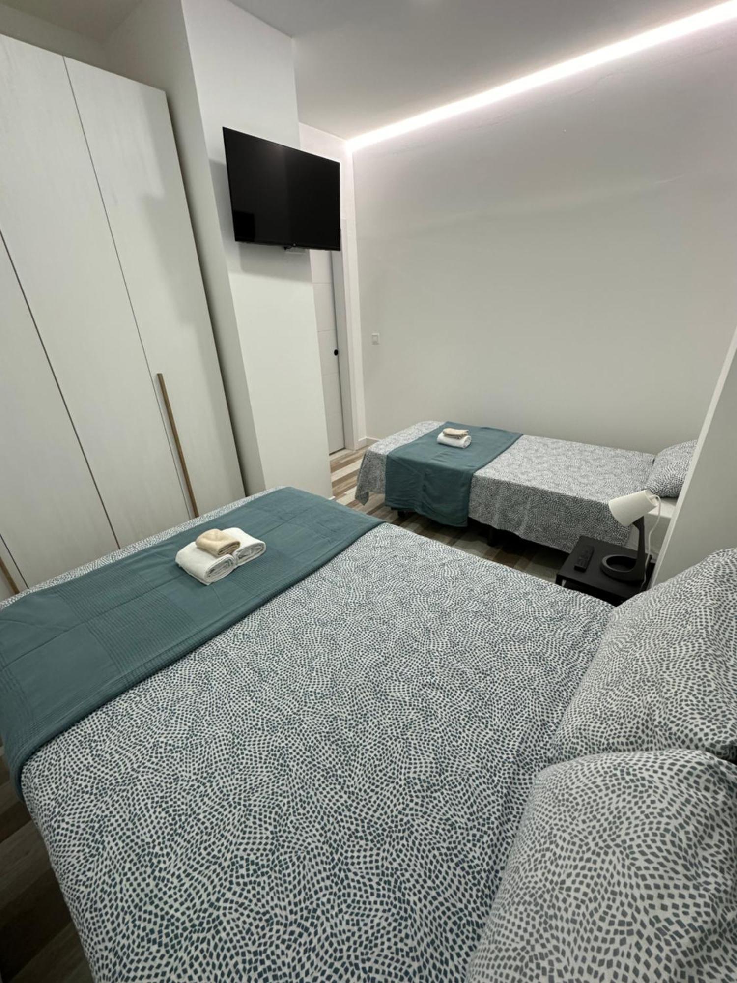Alojamiento Fantasia Madrid Ngoại thất bức ảnh
