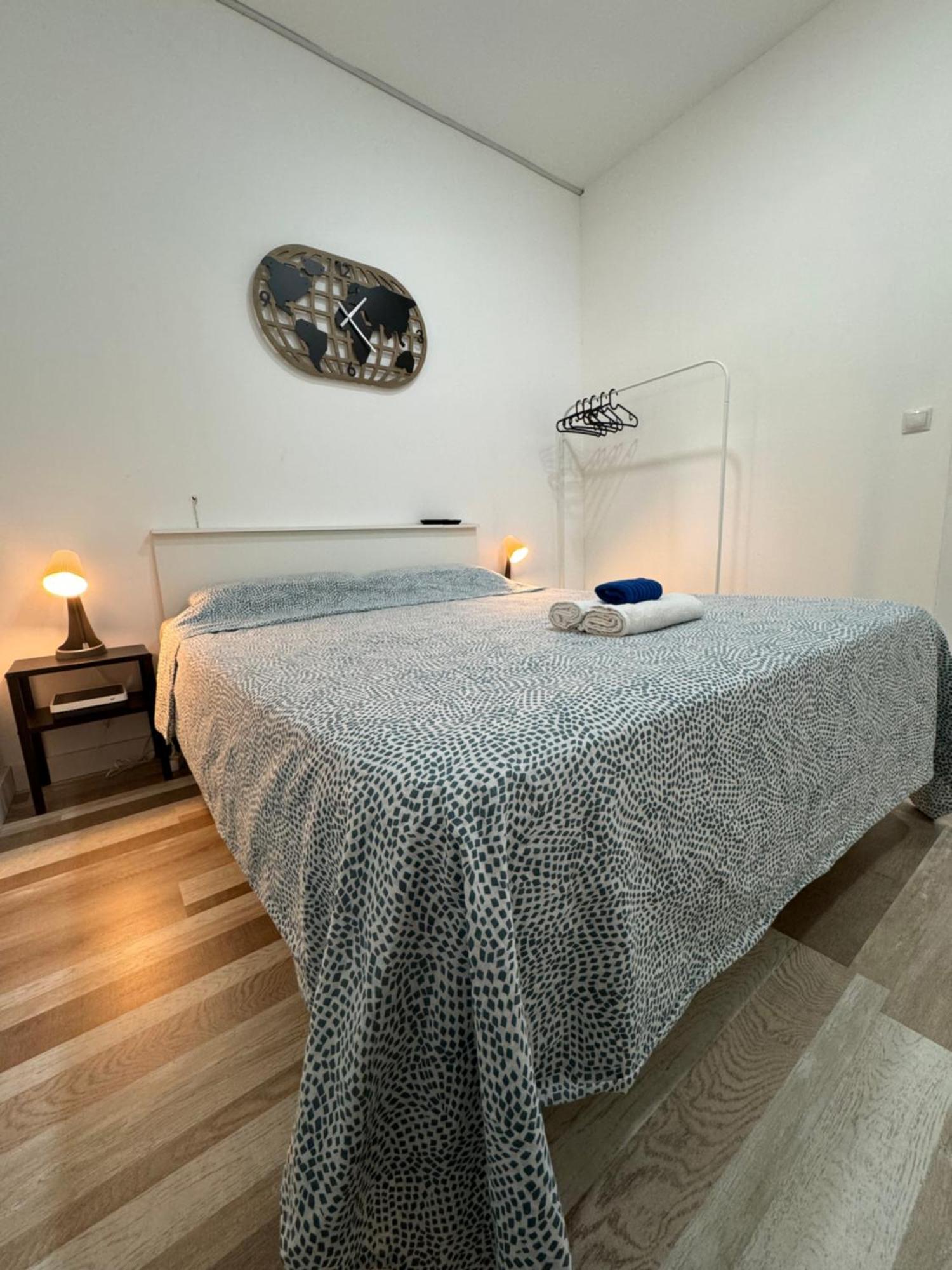 Alojamiento Fantasia Madrid Ngoại thất bức ảnh